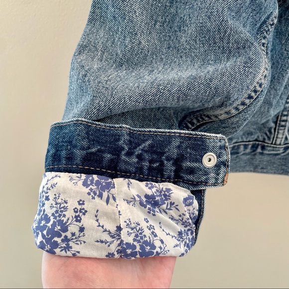 American Eagle Oversized Floral Cropped Jean Jacket - Picture 4 of 9